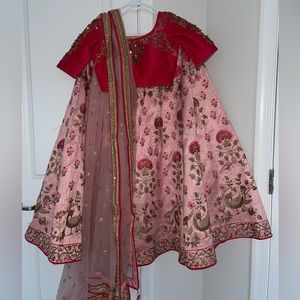 Indian customized Outfit, Size: XS, skirt blouse and Dupatta, Machine Work